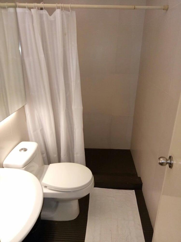 Dragonlink Suites Макати Экстерьер фото