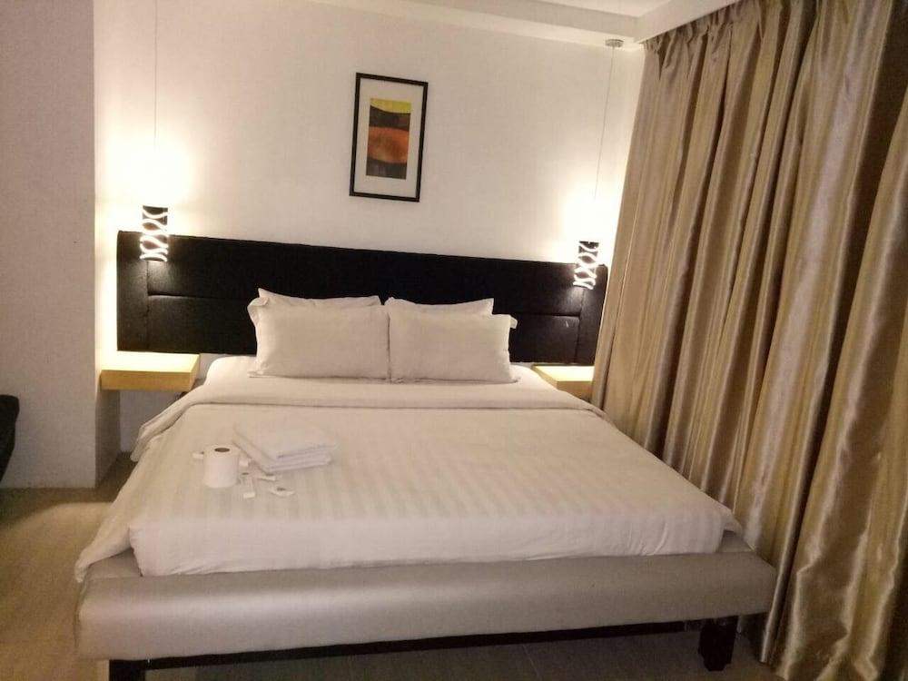Dragonlink Suites Макати Экстерьер фото