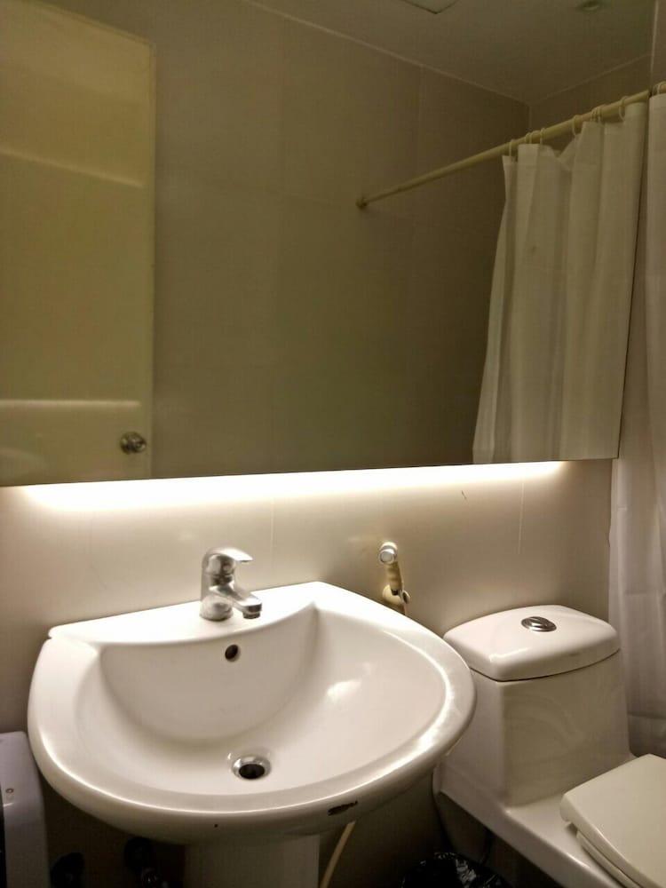 Dragonlink Suites Макати Экстерьер фото